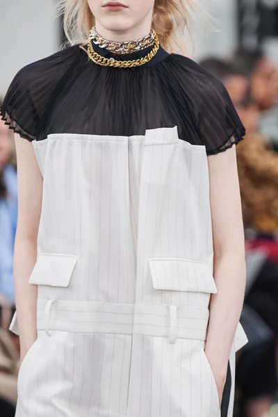 Look 46